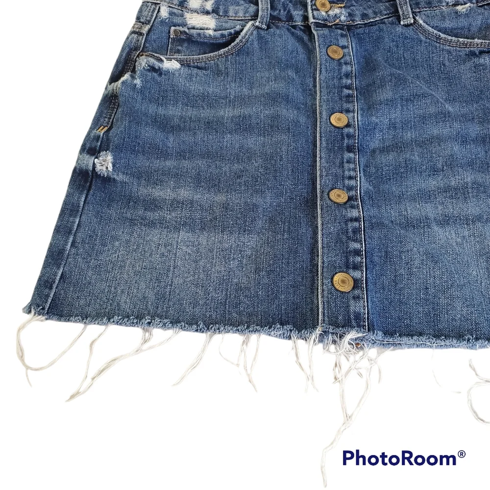 Zara denim jean mini skirt raw hem distressed button‎ down size small